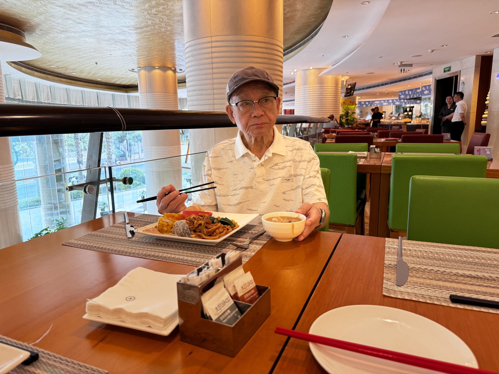 餐厅里的早餐